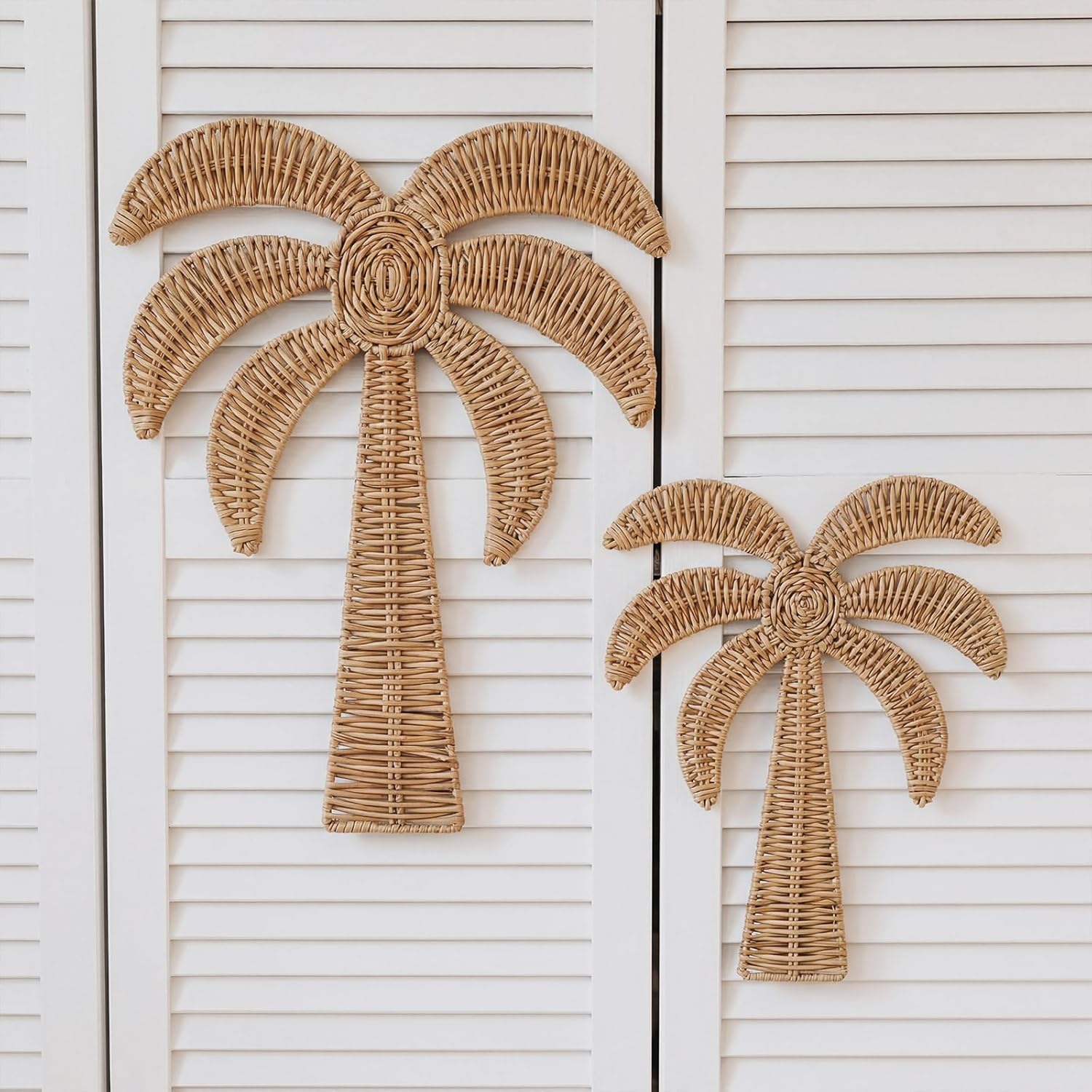 Cinnvoice 2 Pcs Summer Rattan Palm Tree Wall Decor Coastal Tropical Beach Wall Hanging Decorations for Boho Living Room Bathroom Bedroom Patio Party Decorations (19.7'' and 14'')